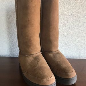 UGG tall boots chestnut brown size W7